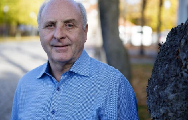 Knut Østbøll holder foredrag om personligheter i Øvrebyen.